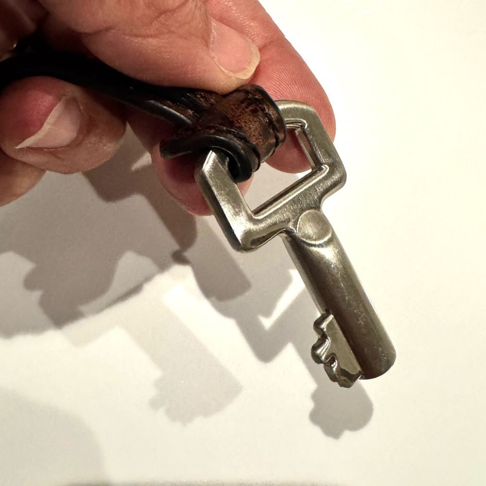 FOSSIL Silver Key Fob Chain Charm Bag Replacement w/Dark Brown Leather Strap EUC - Picture 8 of 9